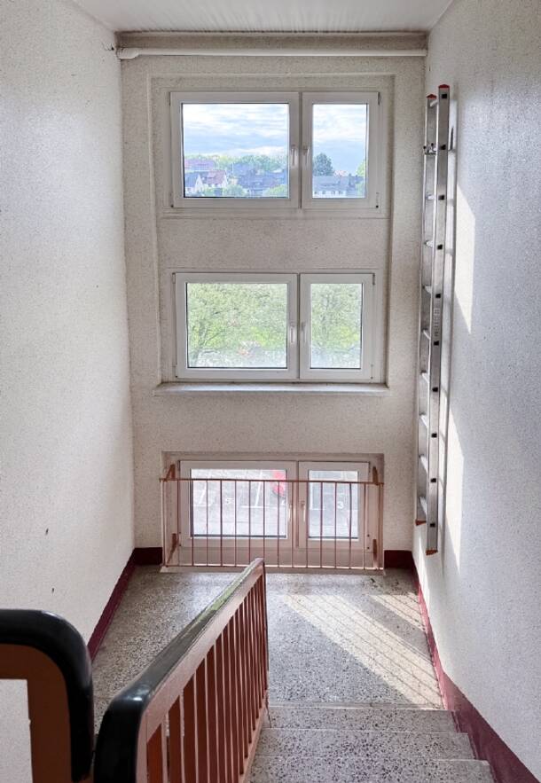 Blick von der Wohnungstür in den Hausflur Blick von der Wohnungstür in den Hausflur
