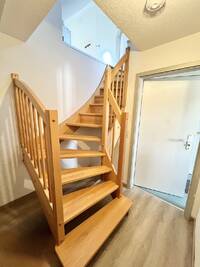 Eingangsbereich - Treppe zum Dachgeschoss Eingangsbereich - Treppe zum Dachgeschoss