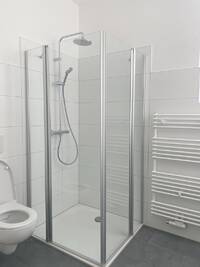 Bad mit Dusche Bad mit Dusche