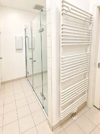 Bad mit Dusche Bad mit Dusche
