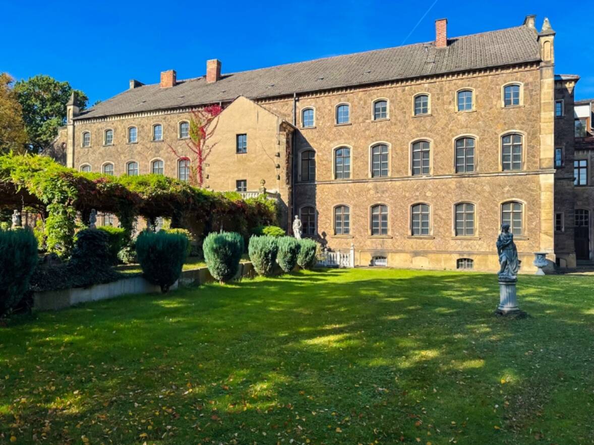 Mittelbau Gartenseite (1)