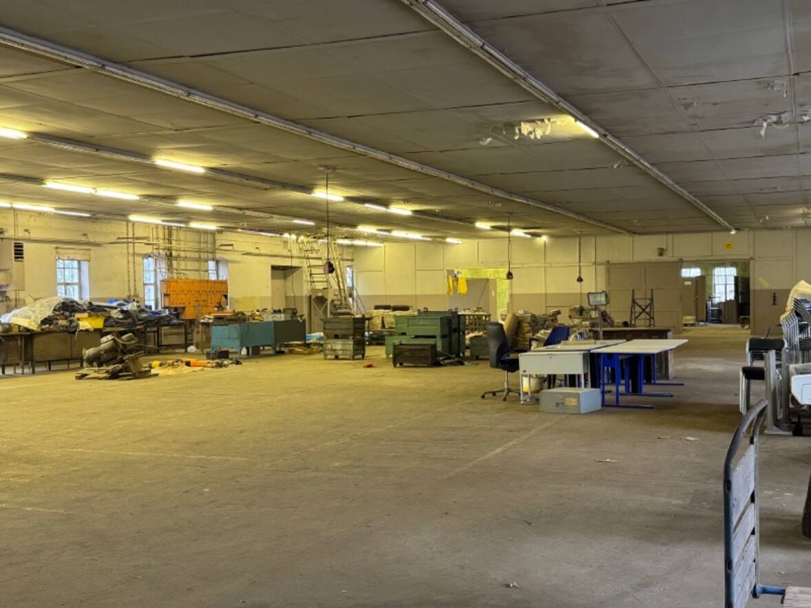Montagehalle mit ca 900 m² pro Etage Montagehalle mit ca 900 m² pro Etage