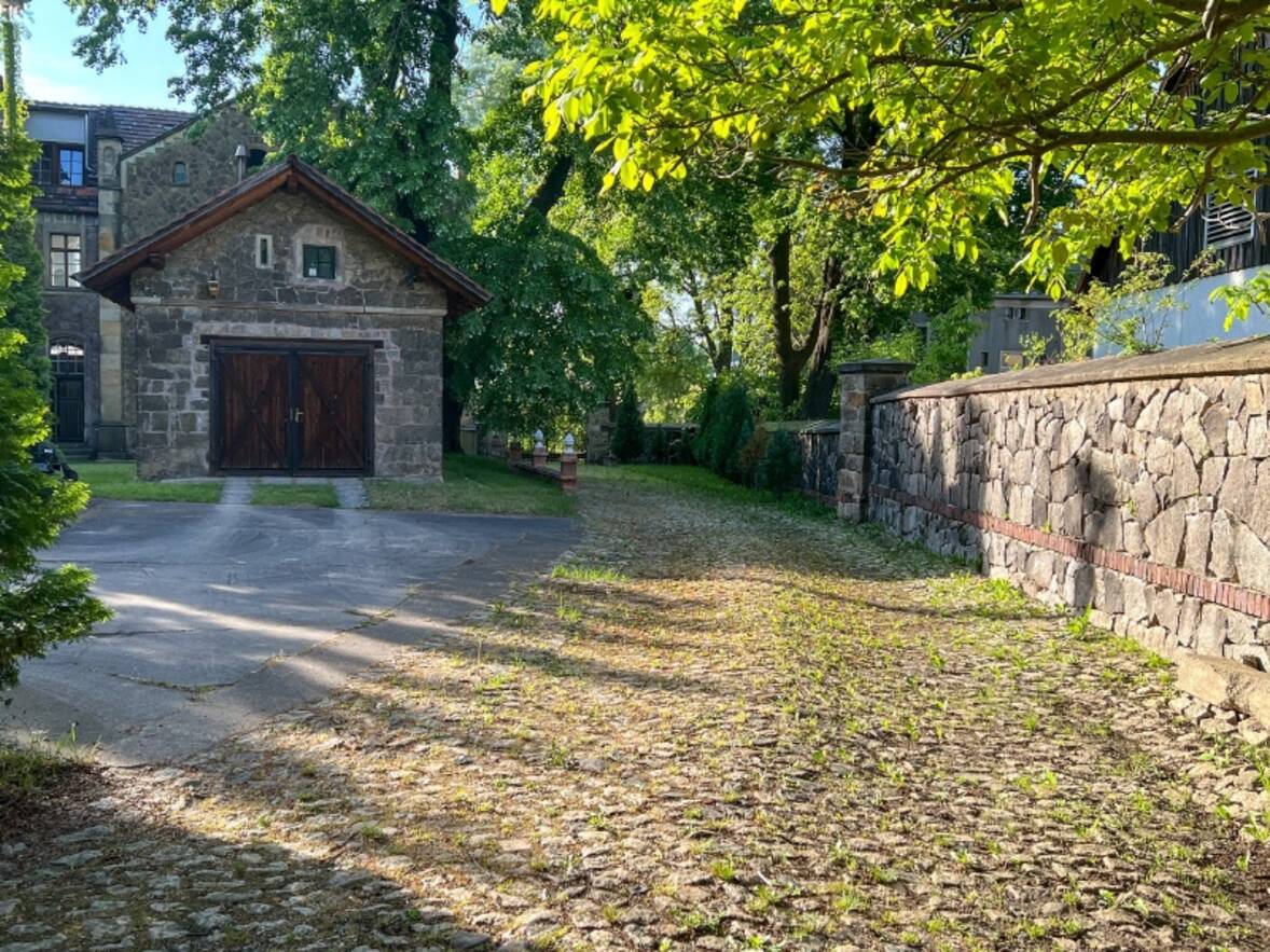 Garage am Ostfl&uuml;gel (2)