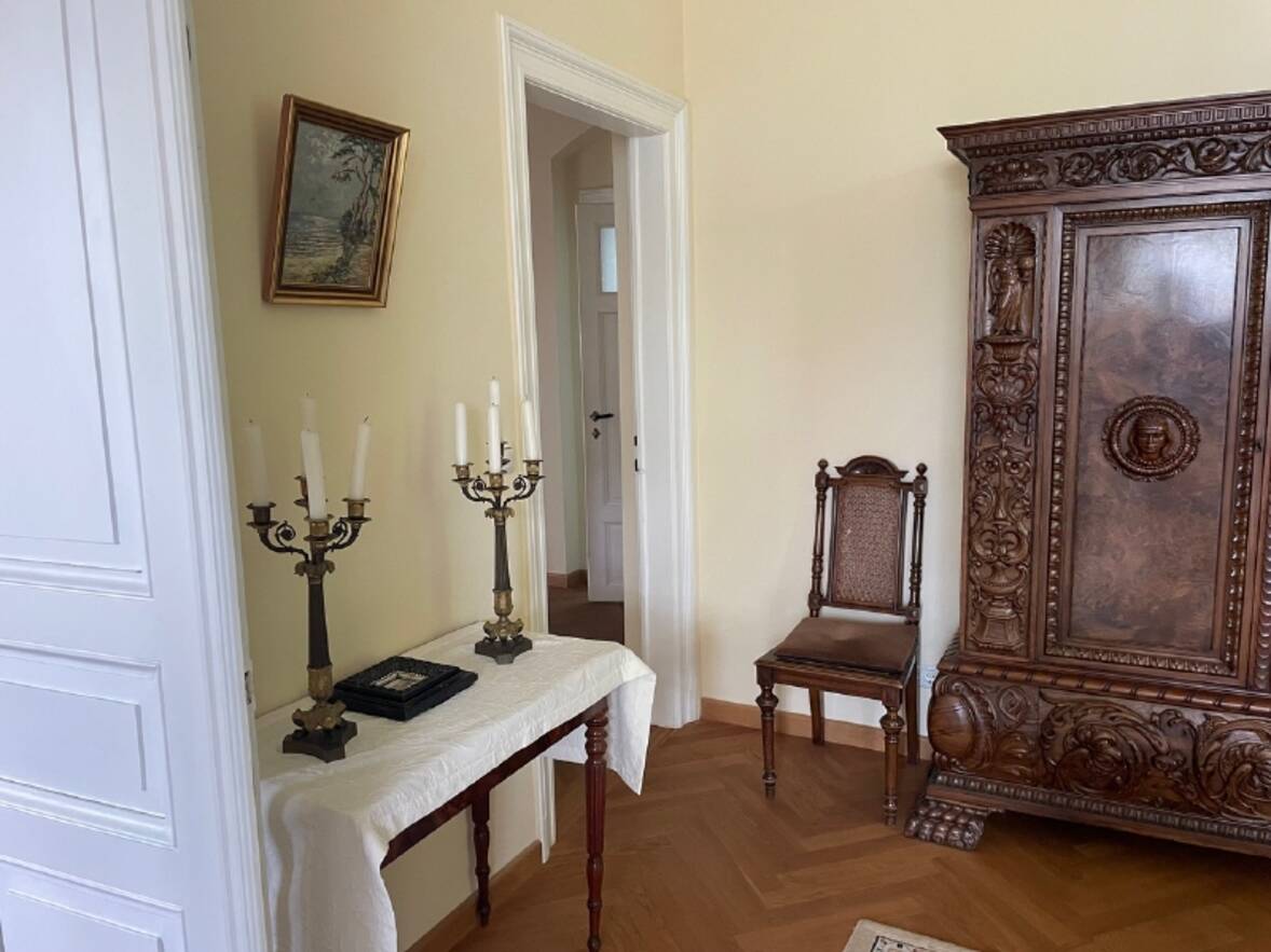 Flügeltür zu Zimmer 3 Flügeltür zu Zimmer 3