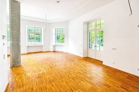Historisches B&uuml;ro in B&uuml;hlau!