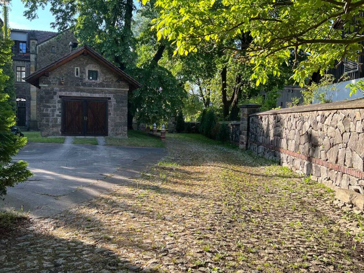 Garage am Ostfl&uuml;gel (2)